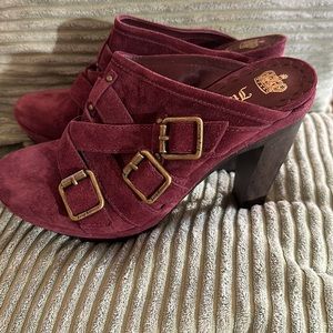 JUICY COUTURE Burgundy suede Clogs